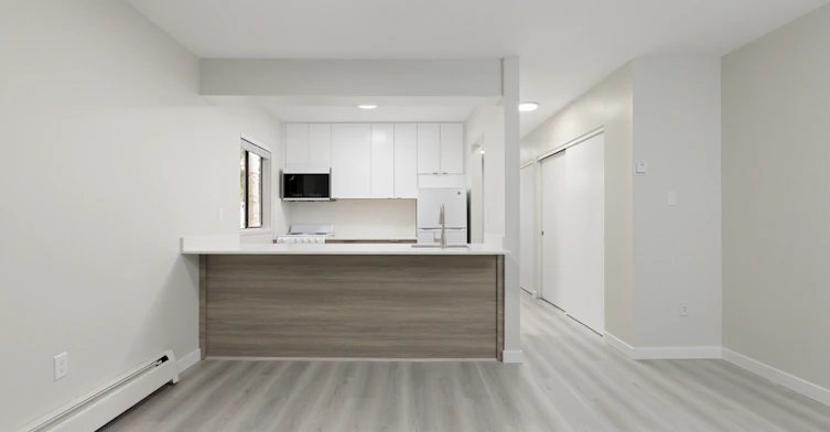 318-1777 Frances Street, Vancouver, BC, V5L 4Y6