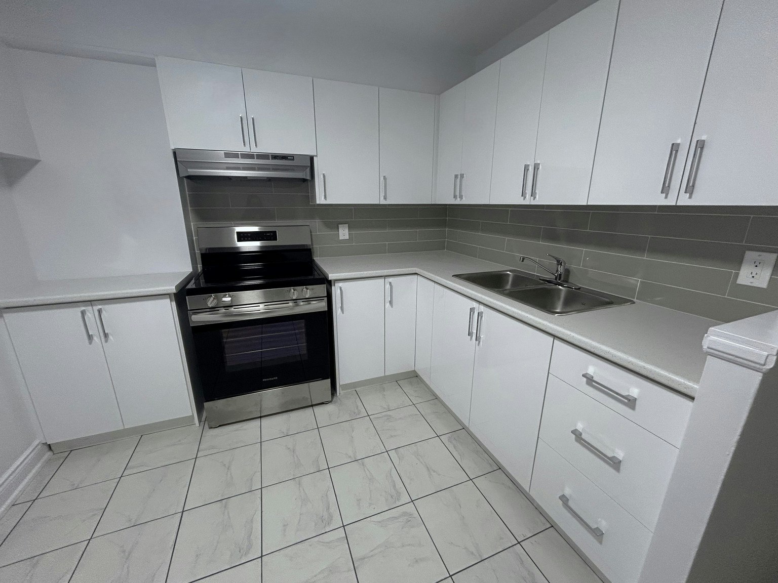 307-21 Pioneer Drive, Kitchener, ON, N2P 1P1 - 2