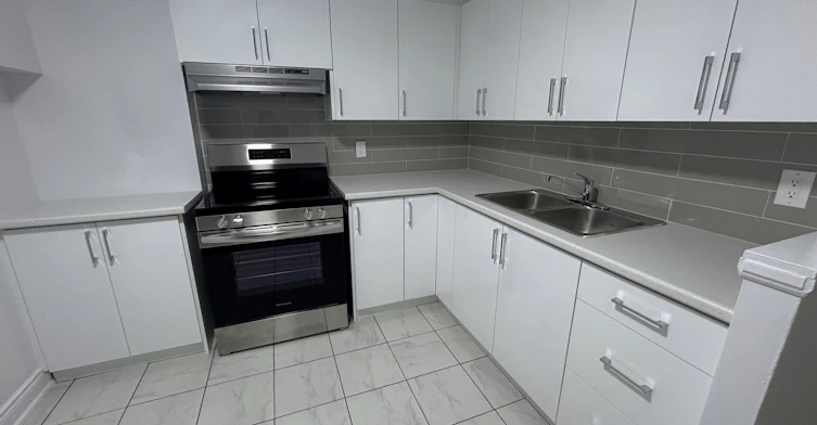 307-21 Pioneer Drive, Kitchener, ON, N2P 1P1 - 2