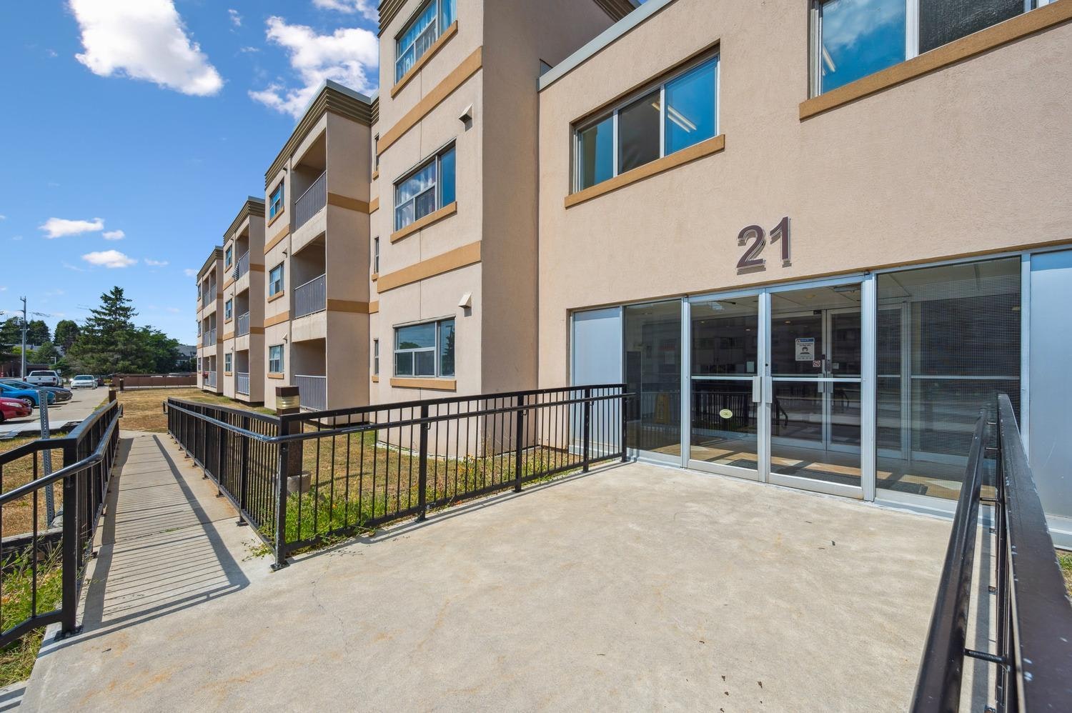 112-21 Pioneer Drive, Kitchener, ON, N2P 1P1 - 2