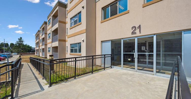 112-21 Pioneer Drive, Kitchener, ON, N2P 1P1 - 2