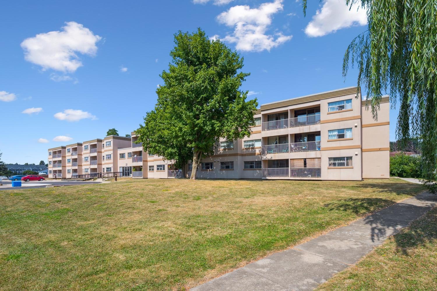 112-21 Pioneer Drive, Kitchener, ON, N2P 1P1