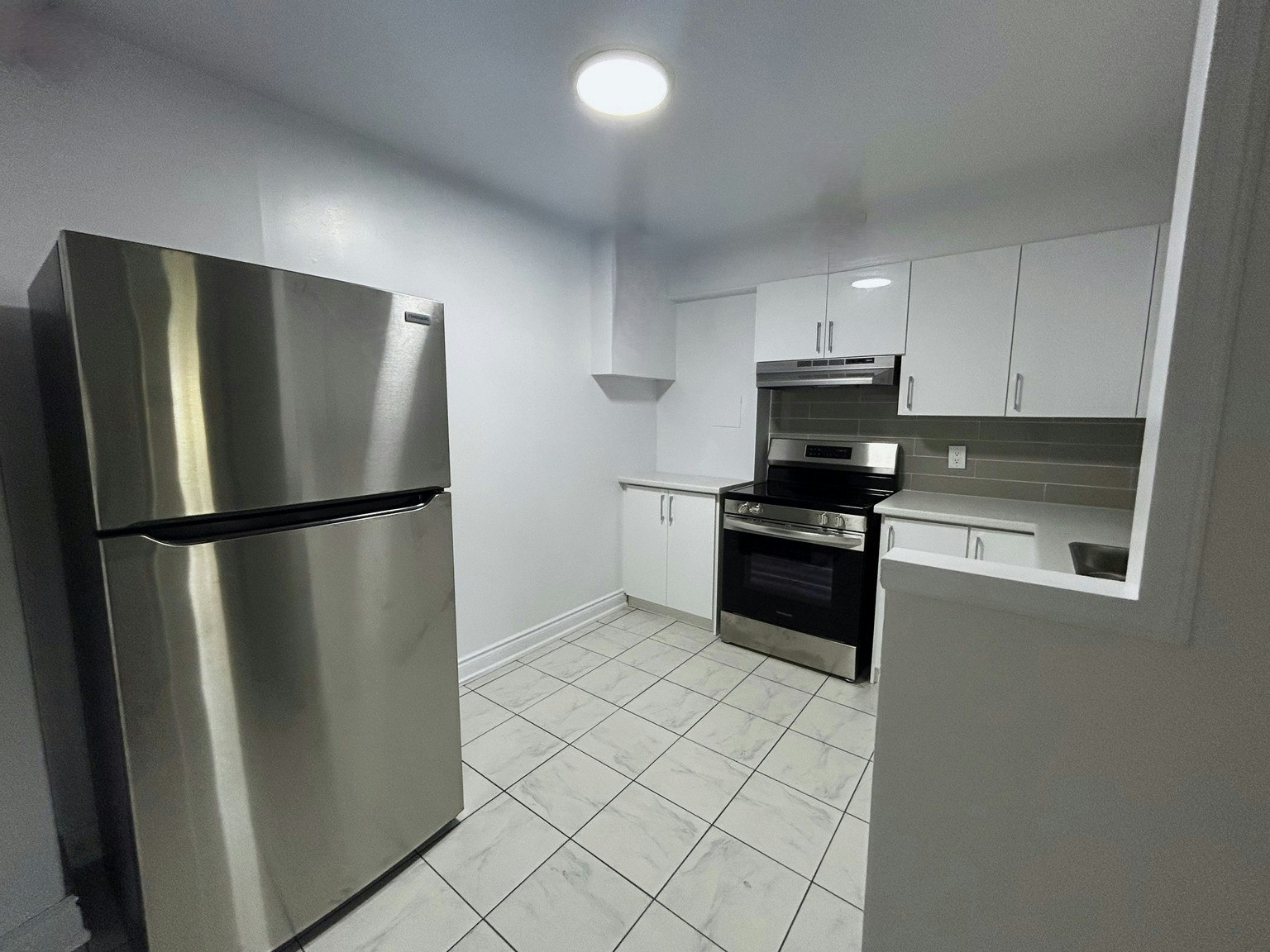 112-21 Pioneer Drive, Kitchener, ON, N2P 1P1 - 2