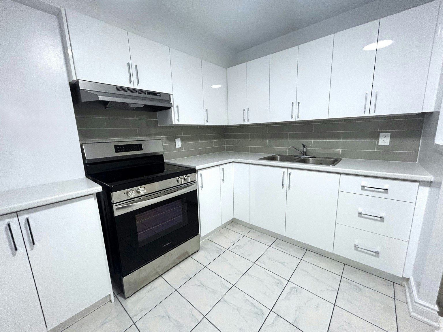 112-21 Pioneer Drive, Kitchener, ON, N2P 1P1