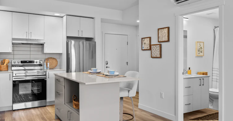 1055 Frost Road, Kelowna, BC, V1W 0E4 - 7