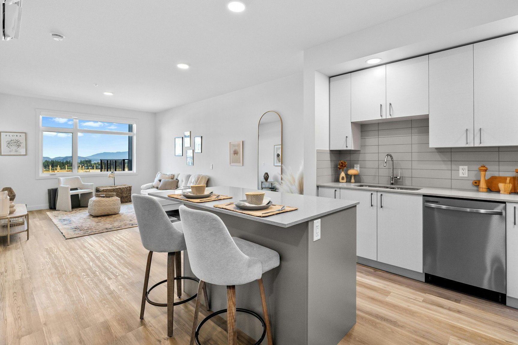 1055 Frost Road, Kelowna, BC, V1W 0E4 - 3