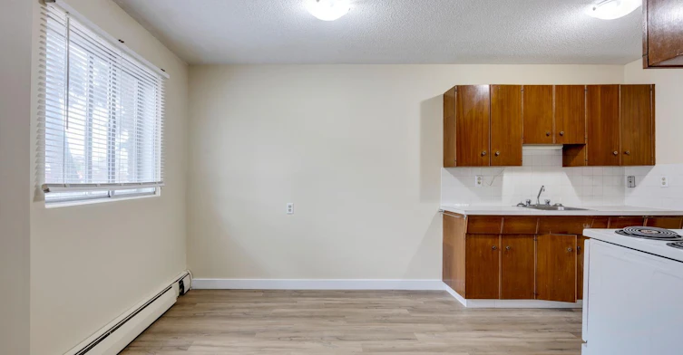 16507 83 Avenue Northwest, Edmonton, AB, T5R 3V8 - 4