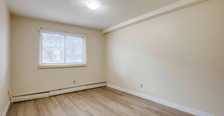 16507 83 Avenue Northwest, Edmonton, AB, T5R 3V8 - 8