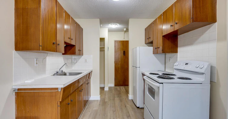 16507 83 Avenue Northwest, Edmonton, AB, T5R 3V8 - 7