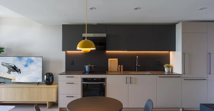 1009-3709 West Broadway, Vancouver, BC, V6R 2B9 - 2