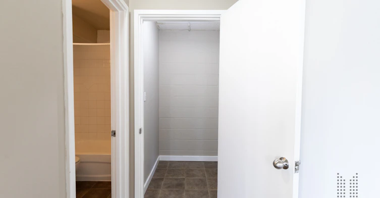 612 4 Avenue NE, Calgary, AB, T2E 0K2 - 35