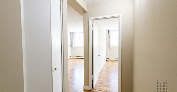 612 4 Avenue NE, Calgary, AB, T2E 0K2 - 19