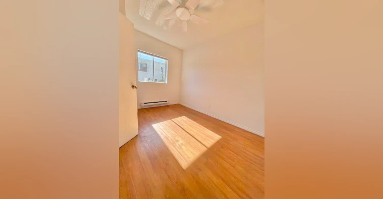3290 Main Street, Vancouver, BC, V5V 3M5 - 4