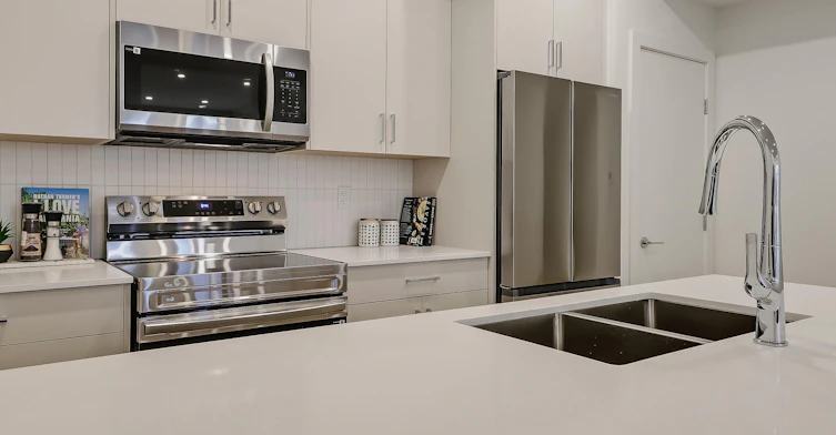 930 38 Street Southwest, Calgary, AB, T3C 1T3 - 4