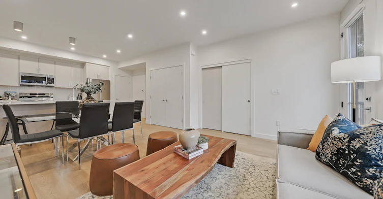 930 38 Street Southwest, Calgary, AB, T3C 1T3 - 2