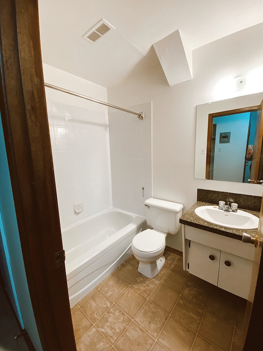 2740 17 Avenue Southwest, Calgary, AB, T3E 0A7 - 4
