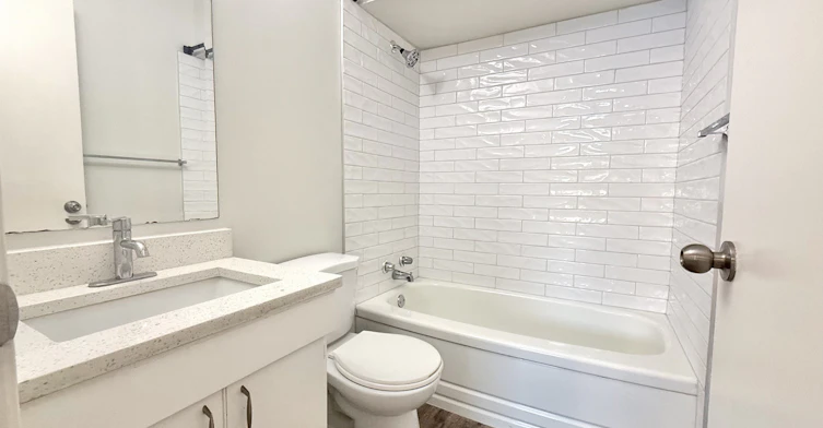 9932 88 Avenue Northwest, Edmonton, AB, T6E 2R5 - 3
