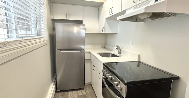 9932 88 Avenue Northwest, Edmonton, AB, T6E 2R5 - 4