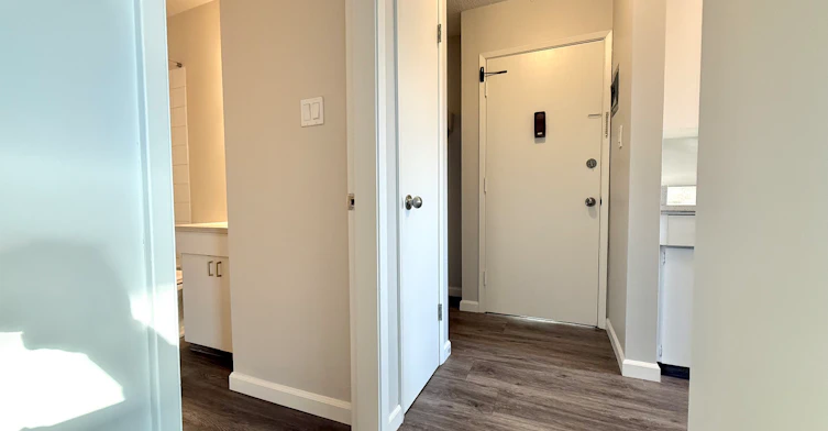 9932 88 Avenue Northwest, Edmonton, AB, T6E 2R5 - 10