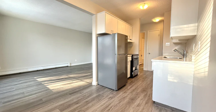 9932 88 Avenue Northwest, Edmonton, AB, T6E 2R5 - 6