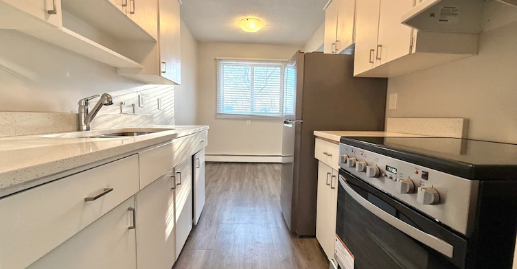 9932 88 Avenue Northwest, Edmonton, AB, T6E 2R5 - 9