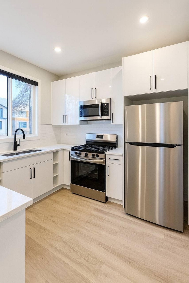 8903 123 Avenue Northwest, Edmonton, AB, T5B 3W6 - 4