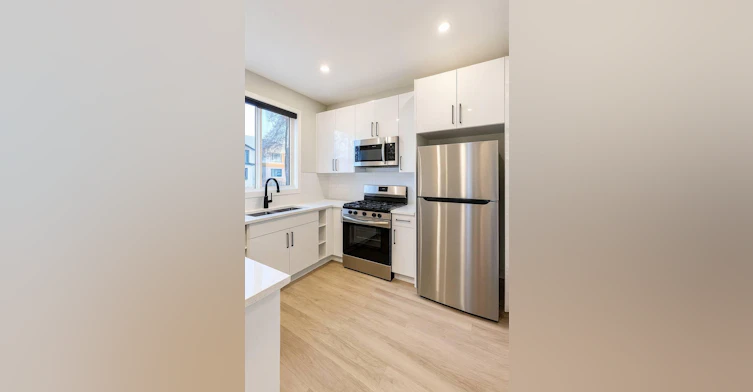 8903 123 Avenue Northwest, Edmonton, AB, T5B 3W6 - 4