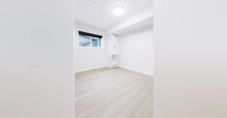 8903 123 Avenue Northwest, Edmonton, AB, T5B 3W6 - 4