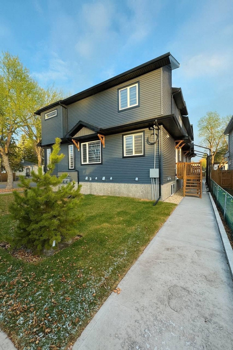 8903 123 Avenue Northwest, Edmonton, AB, T5B 3W6 - 10