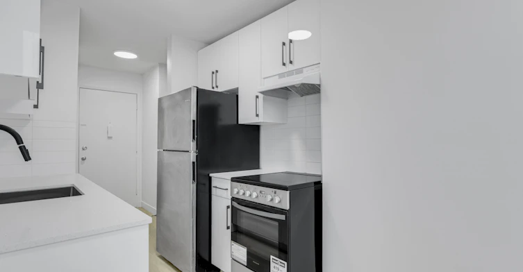 10707 106 Street, Edmonton, AB, T5H 2Y1 - 11