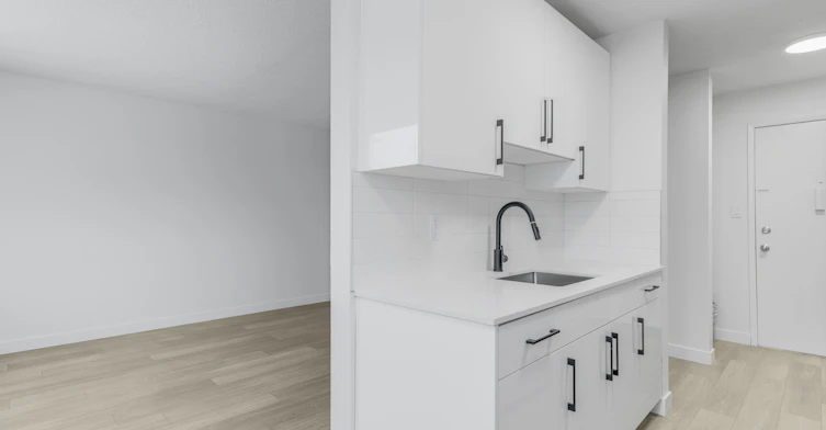 10707 106 Street, Edmonton, AB, T5H 2Y1 - 10