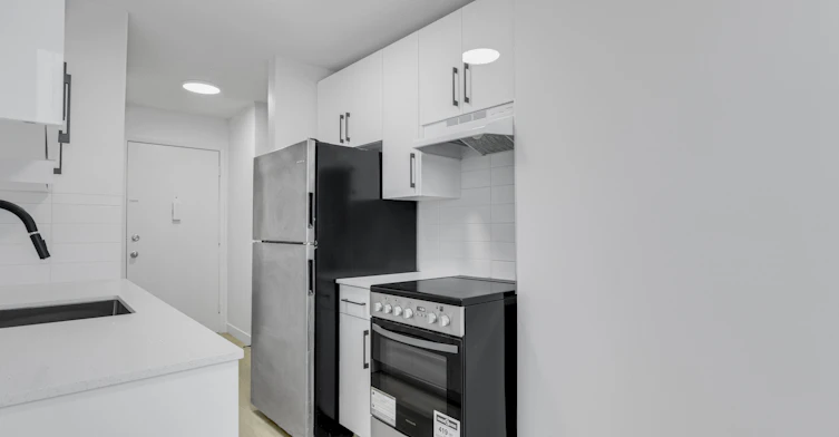 10707 106 Street, Edmonton, AB, T5H 2Y1 - 11