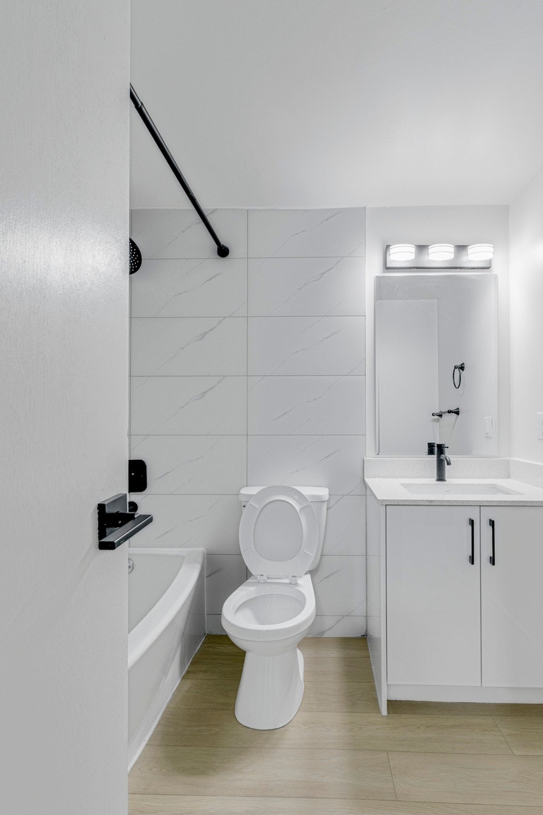 10707 106 Street, Edmonton, AB, T5H 2Y1 - 18
