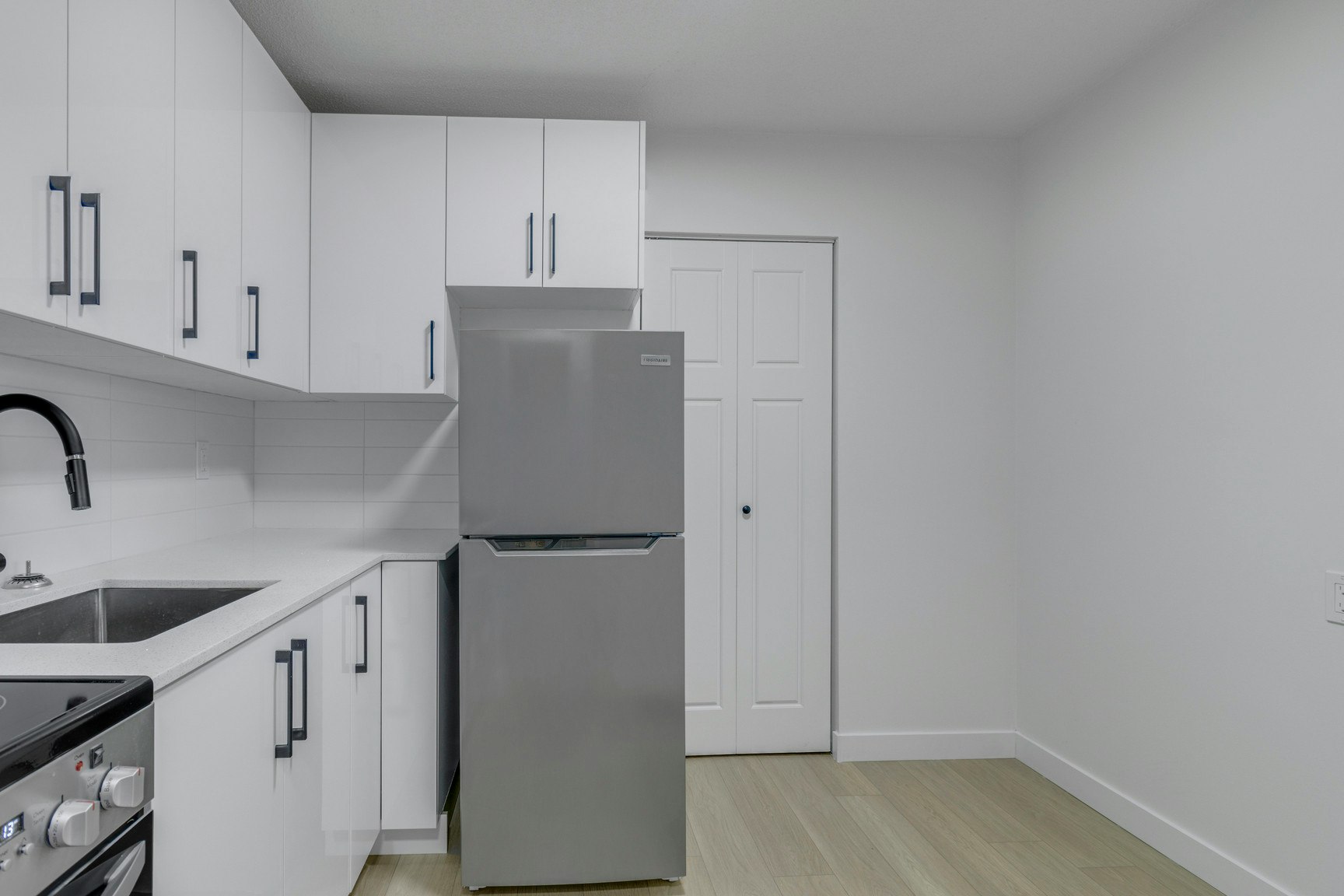 10707 106 Street, Edmonton, AB, T5H 2Y1 - 3
