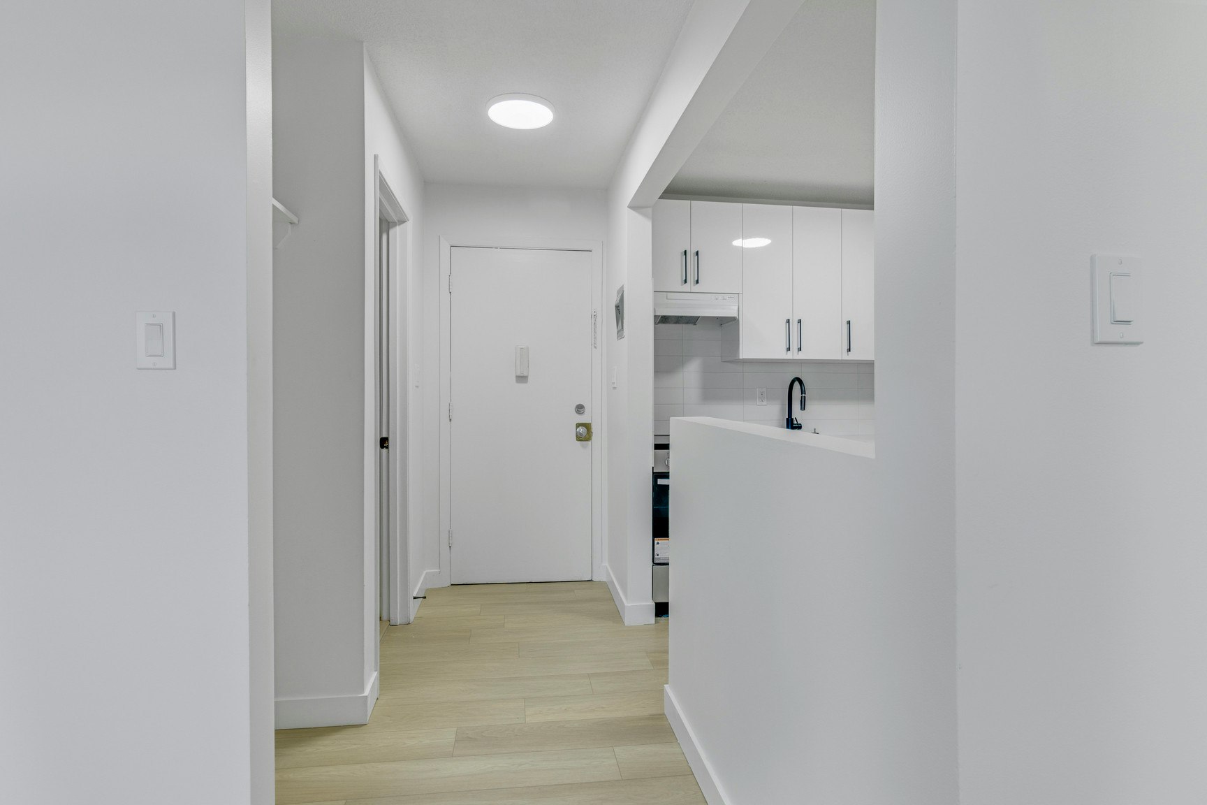 10707 106 Street, Edmonton, AB, T5H 2Y1 - 4