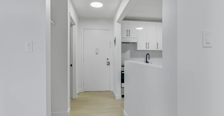 10707 106 Street, Edmonton, AB, T5H 2Y1 - 4