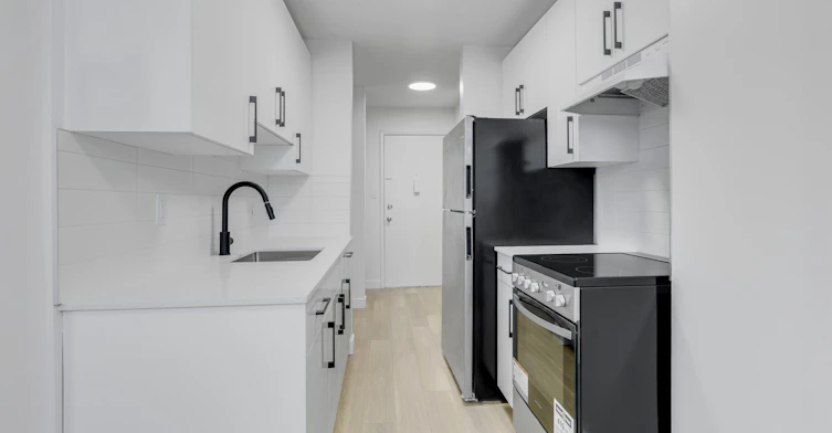10707 106 Street, Edmonton, AB, T5H 2Y1 - 9