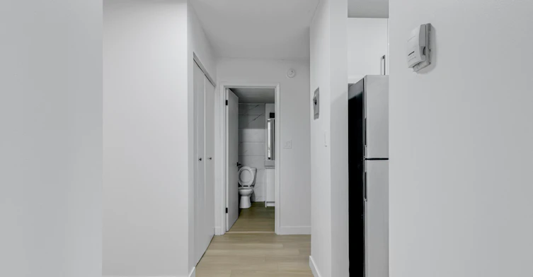 10707 106 Street, Edmonton, AB, T5H 2Y1 - 12
