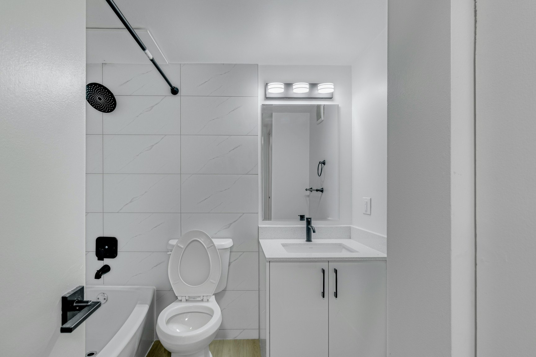 10707 106 Street, Edmonton, AB, T5H 2Y1 - 8