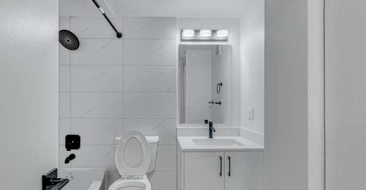10707 106 Street, Edmonton, AB, T5H 2Y1 - 8