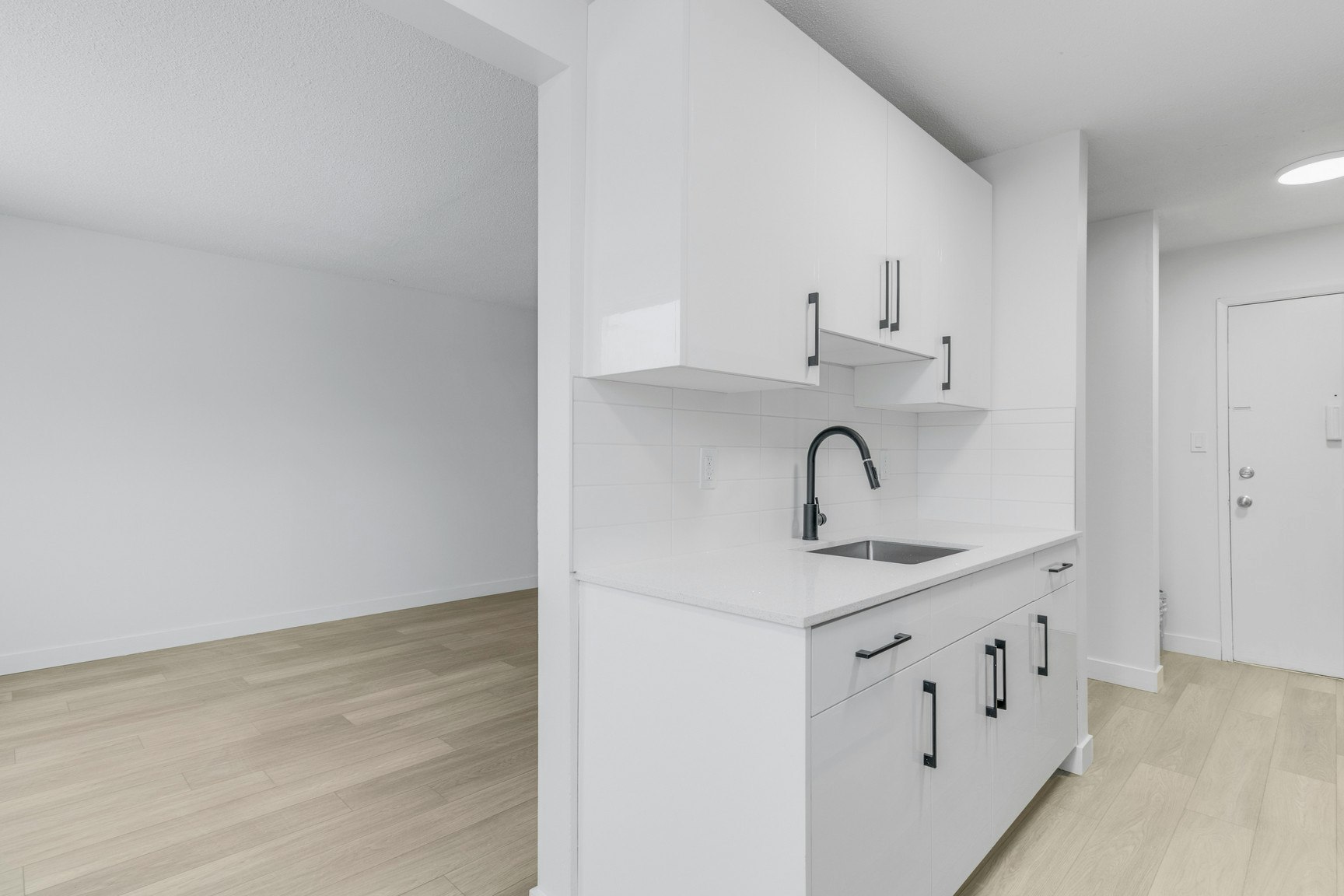 10707 106 Street, Edmonton, AB, T5H 2Y1 - 10