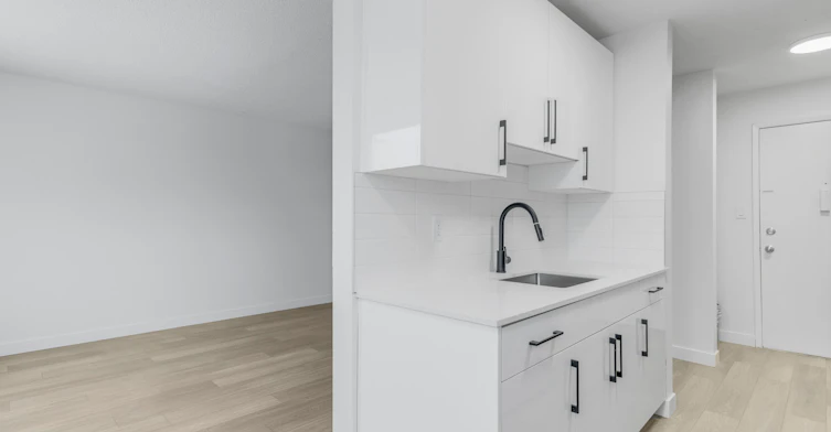 10707 106 Street, Edmonton, AB, T5H 2Y1 - 10