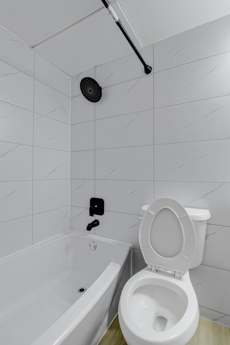 10707 106 Street, Edmonton, AB, T5H 2Y1 - 7