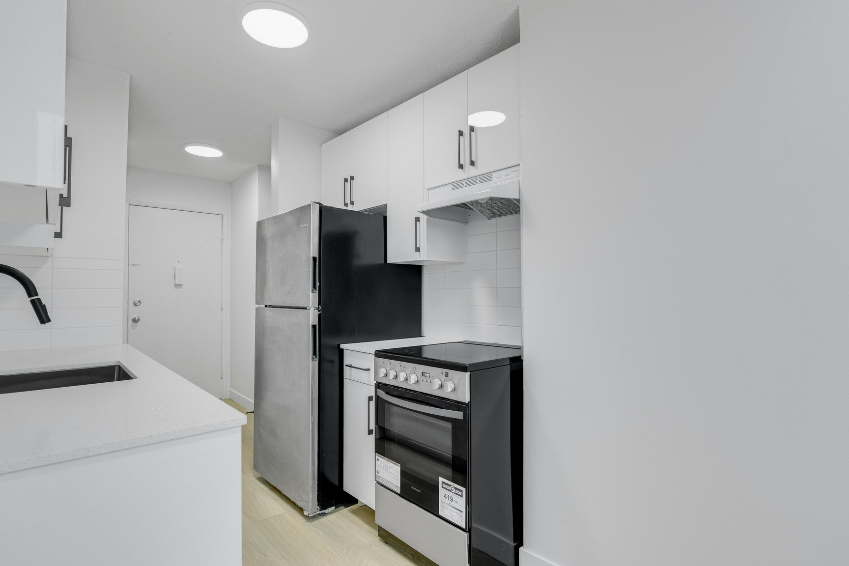 10707 106 Street, Edmonton, AB, T5H 2Y1 - 11