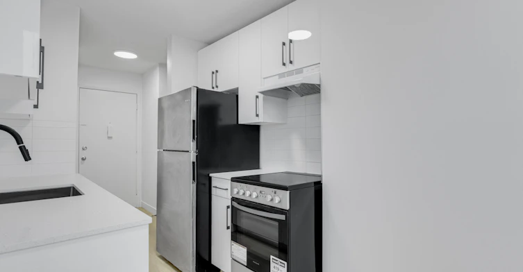 10707 106 Street, Edmonton, AB, T5H 2Y1 - 11