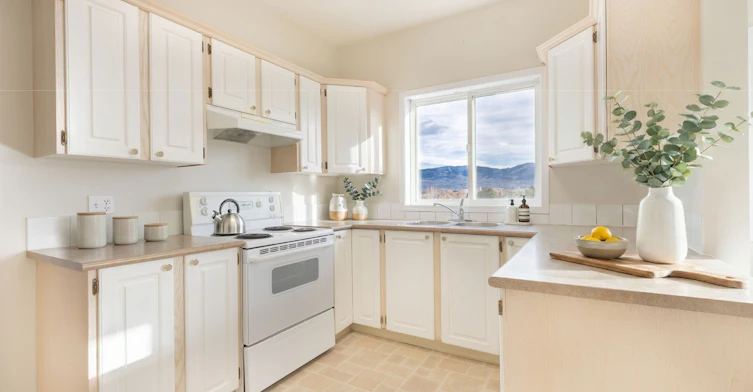 212-1415 Kelglen Crescent, Kelowna, BC, V1Y 6K7 - 2