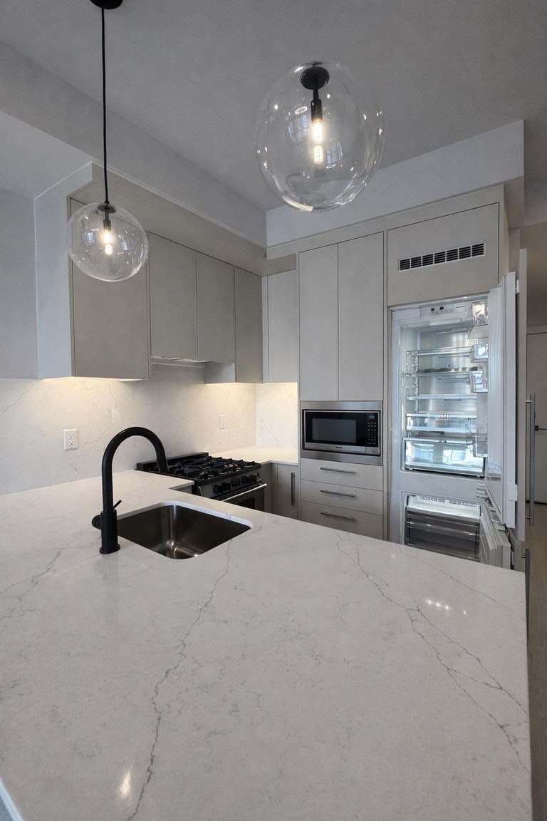 412 and 517-8375 Broadcast Avenue Southwest, Calgary, AB, T3H 4C6 - 41