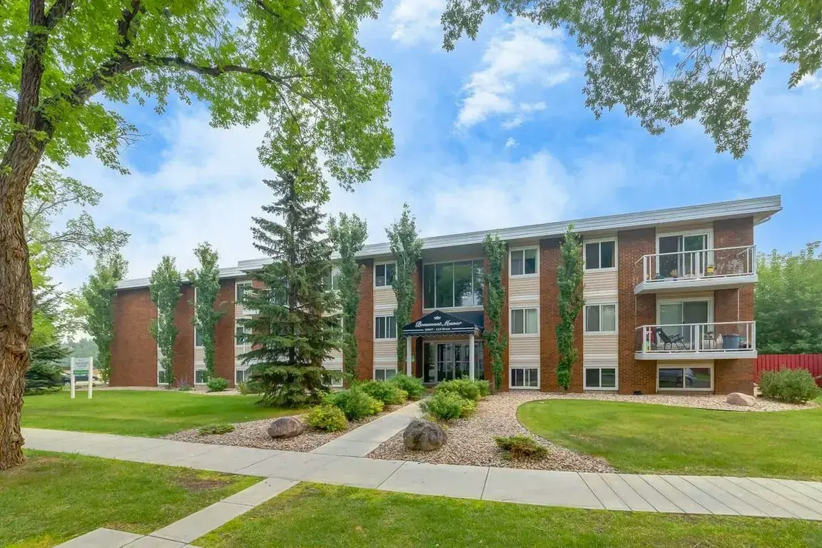 104-10847 112 Street NW, Edmonton, AB, T5H 3H4 - 10