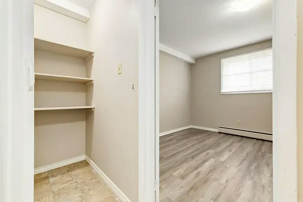 104-10847 112 Street NW, Edmonton, AB, T5H 3H4 - 7