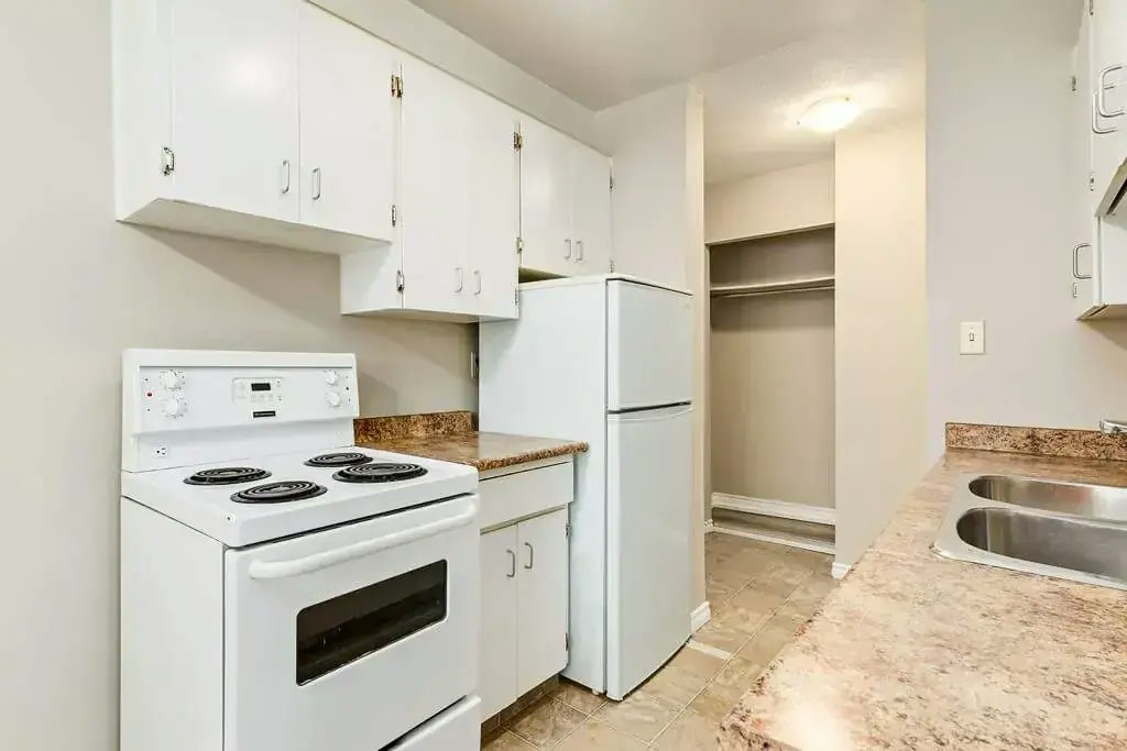 104-10847 112 Street NW, Edmonton, AB, T5H 3H4 - 4